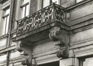 Dresden-Neustadt, Bischofsweg 44. Wohnhaus (um 1895). Balkon (1. Obergeschoß)