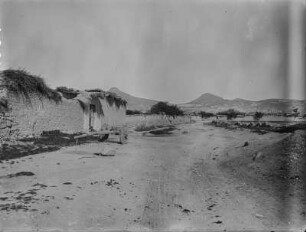Dorfbild : Straße durch ein Dorf bei Konya