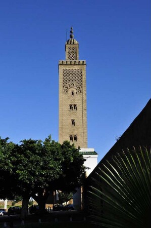 Minarett in Rabat : Rabat ist die Hauptstadt des Königreiches Marokko. Blick auf das quadratische Minarett der Moschee Es-Sunna, aufgenommen am 05.11.2008. Foto: Uwe Gerig