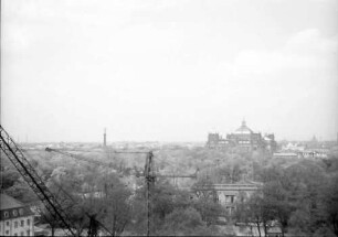 Berlin: Vom Dach des Brandenburger Tor auf Reichstag und alte Siegessäule