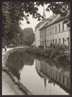 Wall, Wallgraben, Kanal. Detmold. zwischen Freiligrathstraße und Bruchberg, rechts St. Bonifacius