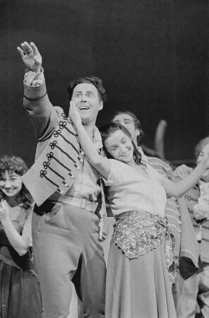 Szenenbilder aus "Der Revisor" von Werner Egk. Staatsoper Berlin, 23.12.1957