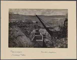 Bernsteintagebau Palmnicken (1913-1970) : Bernsteintagebau Palmnicken in Ostpreußen, Samland (Jantarny, Russland). Abraumgewinnung (Pleistozän) mit Hochlöffel-Dampfbagger und Kastenkippwagen der Grubenbahn