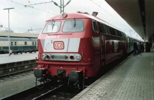 Basel (Schweiz): Badischer Bahnhof; Sonderzug (Lok) zur Eröffnung der zweigleisigen Strecke Basel - Waldshut
