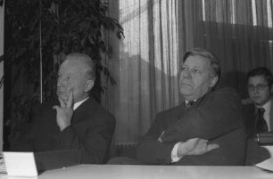 Freiburg: Kongresshalle [am Karlsplatz], Landesbischof Claß, Stuttgart; Bundeskanzler Helmut Schmidt; stellvertretend Vorsitzender Hild, Rat der Evangelischen Kirche, Dortmund