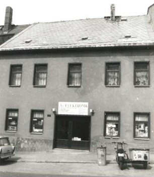 Marienberg, Scheffelstraße 14. Wohnhaus mit Laden. Straßenfront