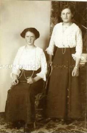 Porträt von zwei jungen Frau (Konfirmation?)