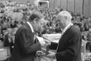Verleihung der Heinrich-Hertz-Medaille der Universität Karlsruhe an Prof. Dr. Heinrich Welker