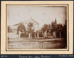 Der Eingang zum äußeren Friedhof in Plauen bei Dresden