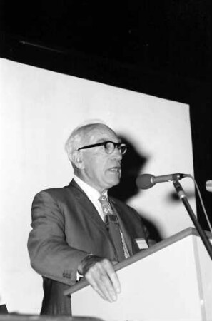 25. Jubiläumstagung 1975 Medizin: am Mikrofon Sir John C. Eccles