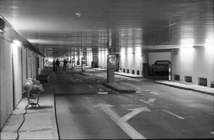 Frankfurt: Flughafen; Parkplatz Tiefgarage; Zufahrtstunnel
