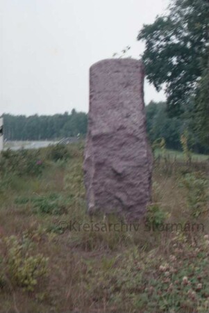 Beimoorweg: Grenzstein zwischen Ahrensburg und Hammoor
