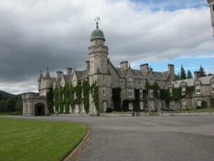 Balmoral : Balmoral Castle, die schottische Sommerresidenz des englischen Königshauses, wurde zur Regierungszeit von Queen Victoria 1842 erbaut. Aufgenommen im Juni 2005. Foto Uwe Gerig