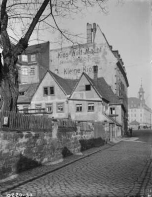Dresden-Neustadt. Blockhausgäßchen. Blick gegen das Neustädter Rathaus nach Norden