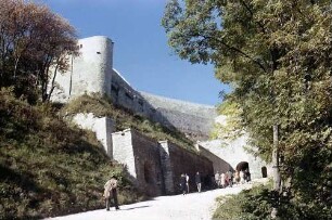 Neuffen: Burggemäuer von unten