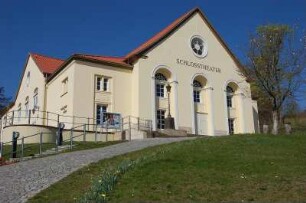 Ballenstedt - Schlosstheater : Das kleine ehemalige Schlosstheater von Ballenstedt, Sachsen-Anhalt, wurde im 18. Jahrhundert erbaut und jetzt umfassend saniert. Aufgenommen 2007