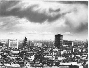 Draufsicht. Blick von Süd-Westen Richtung Breitscheidplatz. Berlin-Charlottenburg