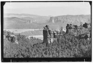 Blick vom Papststein auf die Schrammsteine
