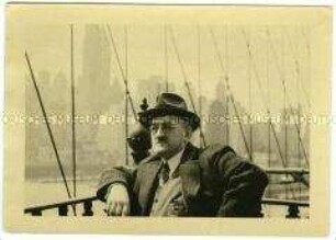 Richard Fleischhut vor der Skyline New Yorks