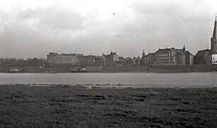 Grund, Peter; Düsseldorf; Stadtansichten - Uferpromenade