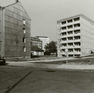 Dresden-Seevorstadt Ost, Hans-Dankner-Straße. Wohngebiet mit 6-geschossigem Block an der Bürgerwiese