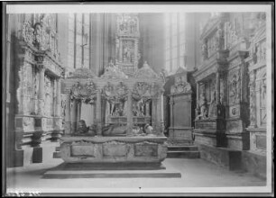 Freigrab des Grafen Ludwig II. von Löwenstein (gestorben 1611) und seiner Gemahlin Anna von Stolberg : Kern, Michael. Baldachin-Grabmal von Graf Ludwig II. von Löwenstein-Wertheim (gestorben 1611) und seiner Gemahlin Anna von Stolberg. Alabaster. 1614/1618. Wertheim, Stiftskirche, Chor