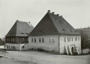Altenberg (Erzgebirge), "Vereinigt Feld im Zwitterstock", Bergfaktorei (links) und Amtshaus am Breiten Markt