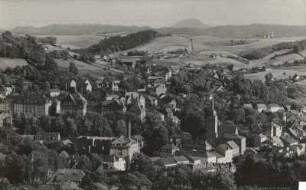 Sebnitz. Stadtzentrum gegen den Rosenberg (Růžovský vrch). Luftbild-Schrägaufnahme