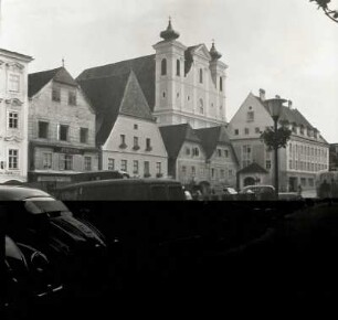 Steyr. Südteil des Stadtplatzes mit Jesuiten- (ehemaliger Dominikaner-) kirche (1642-1647)