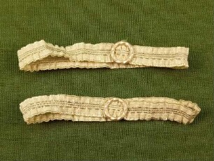 Damenbekleidung / Kniestrumpfbänder