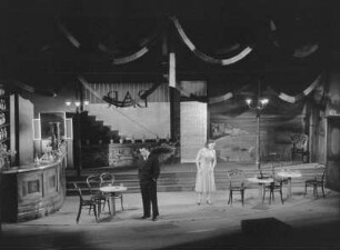Szenenbilder aus "Die Heilige der Bleecker Street". Oper von G. C. Menotti, Städtische Oper Berlin, Deutsche Erstaufführung, 30.10.1955 : Mit E. Trötschel, A. Herwig u.a.