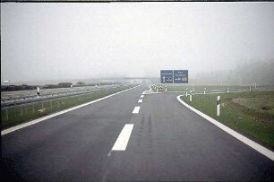 Einfahrt in Kreisel Nordost (Basel Richtung Kehl) von Nebenfahrbahn Ost (Basel Richtung Karlsruhe)
