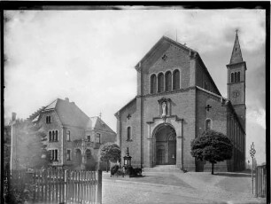 Bulach Katholische Sankt Cyriakus Kirche Außenansicht von Nordosten