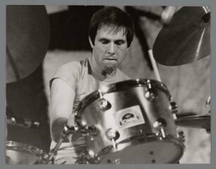 Nigel Harris : Portrait des Schlagzeugers Nigel Harris in der Kongresshalle bei den 9. Leipziger Jazztagen 1984