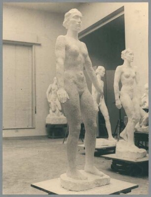 Frauenstatue I, 1929, Gips