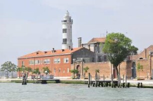 Leuchtturm von Murano : Auf der in der Lagune von Venedig liegenden Insel arbeiten viele Weltbekannte Glaskünstler. Blick auf den Leuchtturm der Insel. Aufgenommen am 14. Mai 2009 auf der Insel Murano