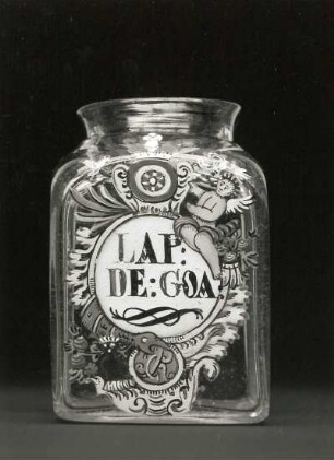 Apothekergefäß. Deutsch, 2. Hälfte 18. Jahrhundert. Glas (farblos), Emailmalerei; Höhe 9,2 cm. Dresden: Kunstgewerbemuseum 28796 (Haase, 1988, Kat. Nr. 83)