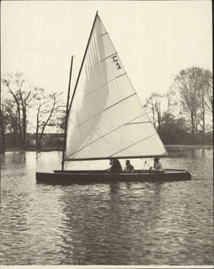 Frohe Fahrt ! Ein Segelschiff im Wind