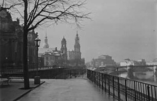 Dresden-Altstadt. Brühlsche Terrasse. Blick zur Katholischen Hofkirche, Resdienzschloss und Semperoper