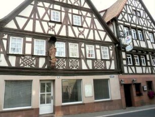 Stadtbild-Häuser Hauptstraße 138-140 - Fachwerkobergeschosse auf steinernem Stock in giebelständiger Manier