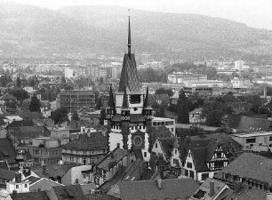 Freiburg im Breisgau: Blick vom Münster auf Schwabentor und Martinstor