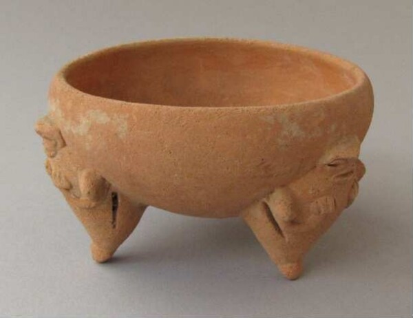 Tripod bowl made of clay