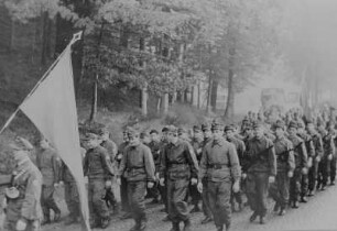 Demonstrationszug der Kampfgruppen des Eisenwerks Erla : Demonstrationszug der Kampfgruppen des Eisenwerks Erla
