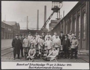 Besuch des Bezirkskommandos Duisburg auf Schachtanlage 3/7 der Gewerkschaft Deutscher Kaiser am 3. Oktober 1915