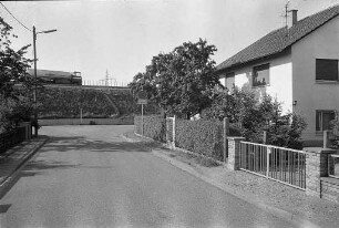 Bemühungen von Anwohnern der Gut-Magnus-Straße und Wachthausstraße im Killisfeld in Durlach-Aue um Lärmschutzmaßnahmen anlässlich der an ihren Häusern vorbei führenden Autobahnrampe Karlsruhe-Basel