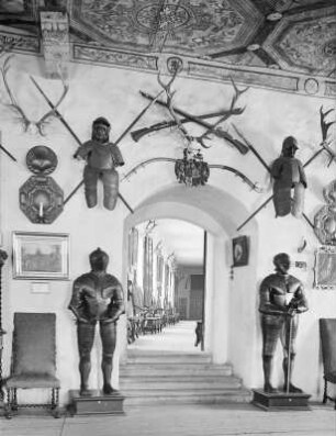 Burgk, Schloss : Burgk. Schloß. Blick aus dem Rittersaal (ehemaliger Jagdsaal) in die Rittergalerie des 3. Obergeschosses