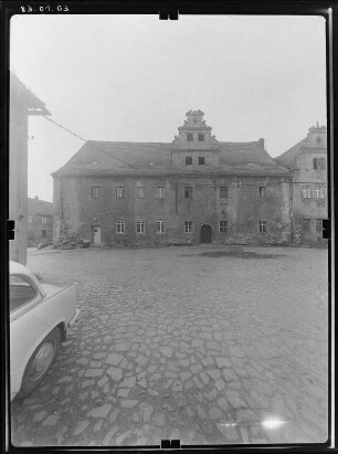 Jahna-Löthain (Käbschütztal-Niederjahna). Rittergut mit Herrenhaus (Bezeichnung 1691) und Wirtschaftsgebäuden. Hofansicht