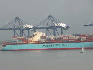 Harwich - Containerhafen : Aufgenommen im Containerhafen von Harwich am 23. November 2004