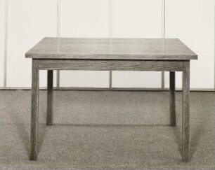 Eßtisch (Modell T 165)