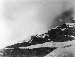 Gebirgslandschaft : Eine schneebedeckte Gebirgslandschaft, vermutlich am Kilimandscharo